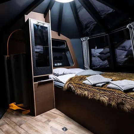 Aurora Igloo, Sauna & Dinner By Invisible Forest Adults Only ホテル ロヴァニエミ