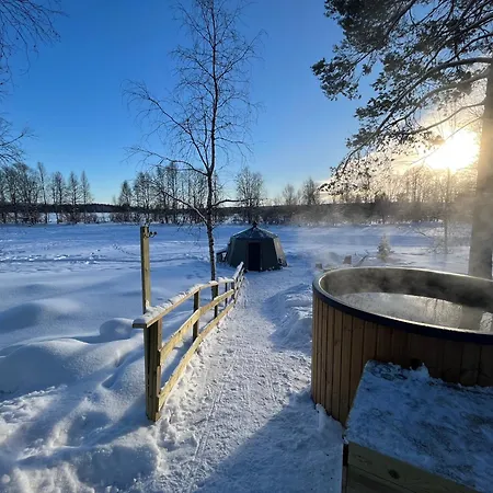 Luxusní stan Aurora Igloo With Private Hot Tub By Invisible Forest