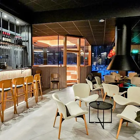 ホテル Aurora Igloo, Sauna & Dinner By Invisible Forest Adults Only ロヴァニエミ