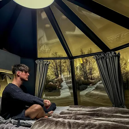 ホテル Aurora Igloo, Sauna & Dinner By Invisible Forest Adults Only *
